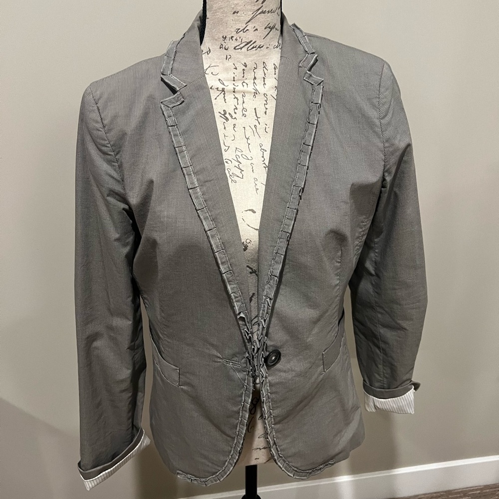Super cute grey jacket from non smoker